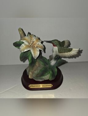 Wellington Collection Porcelain Red Throat Humming Bird Hand Painted Collectable